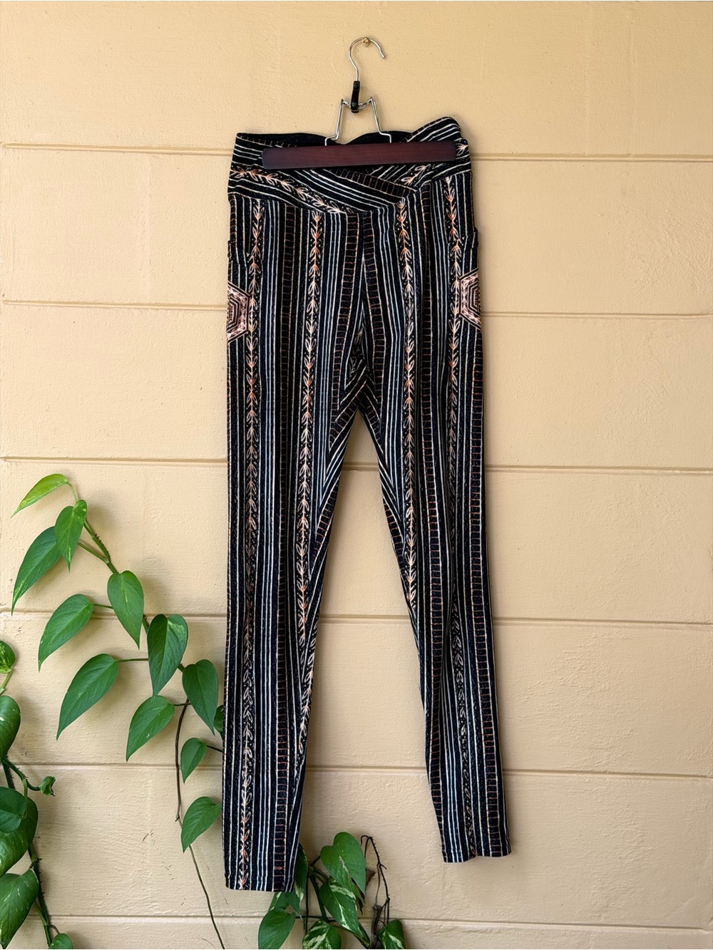 Wolven Crossover-Waist Leggings with Pockets